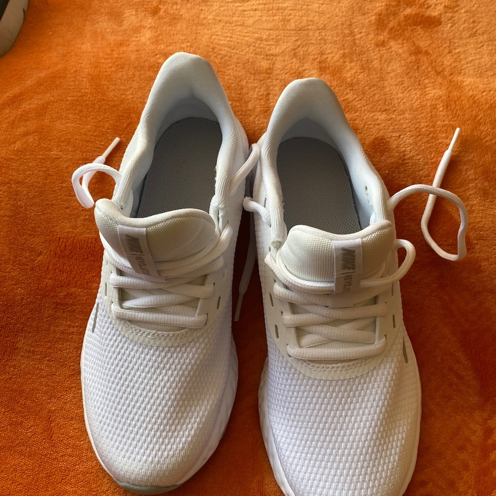 Nike revolution size 7 women’s running shoes